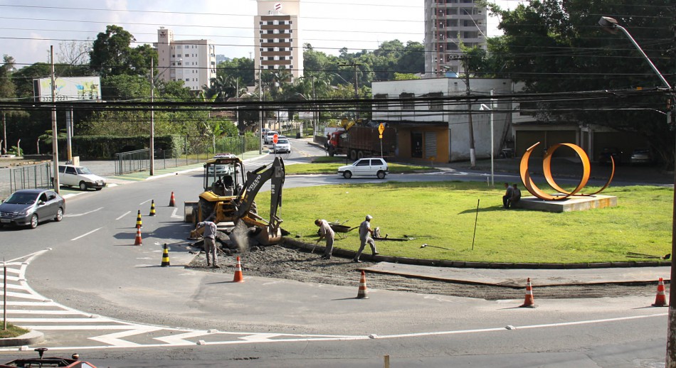Prefeitura recupera asfalto das ruas General Osório e Dos Caçadores