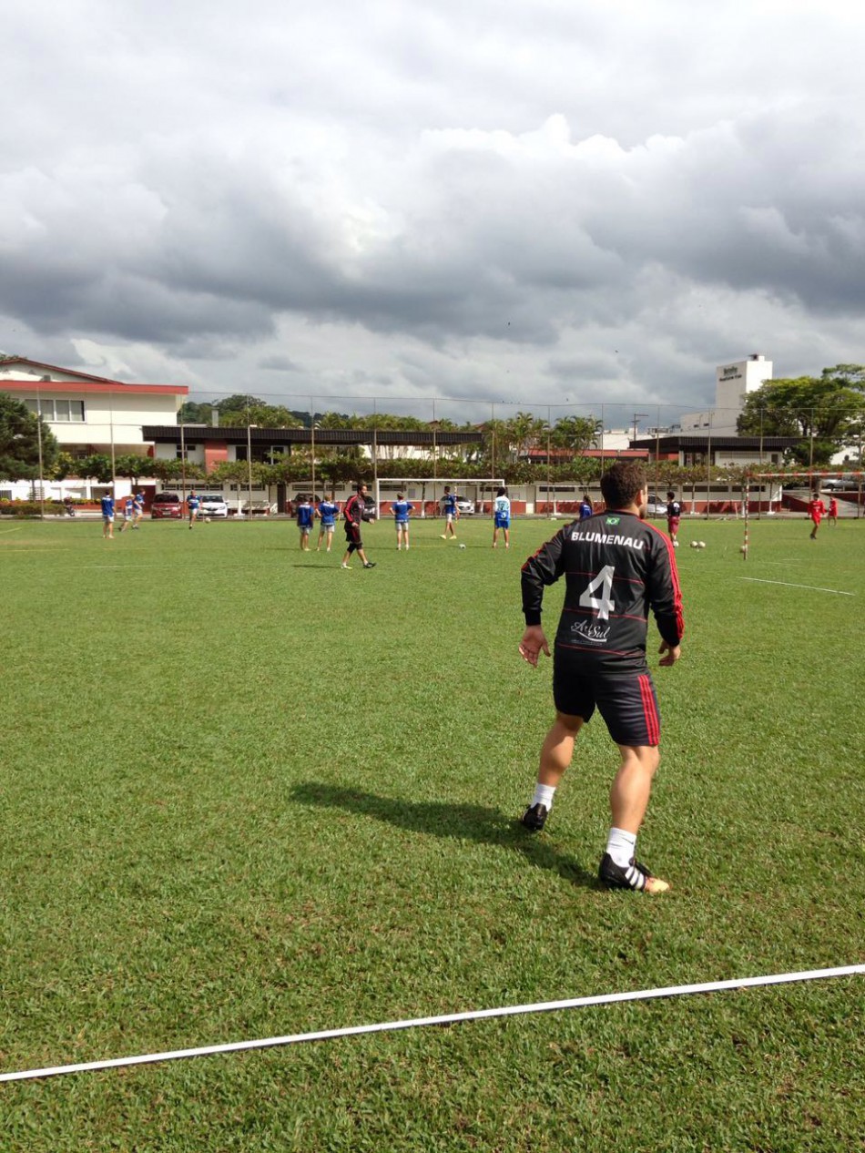 Blumenau participa da primeira etapa do estadual de punhobol