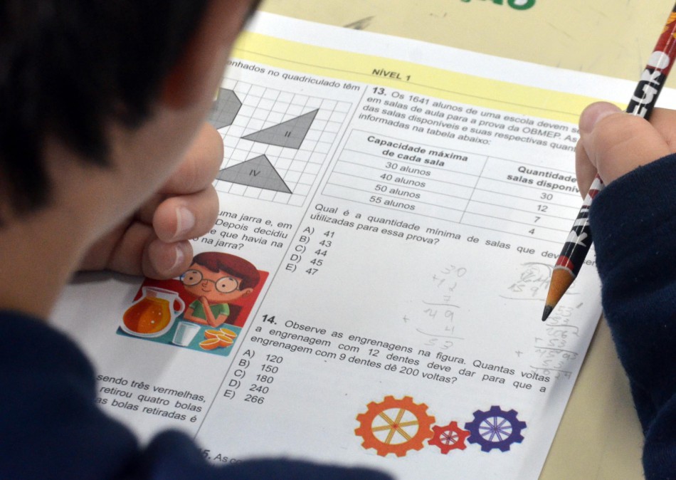 Escolas municipais participam da 1ª fase da Olimpíada de Matemática