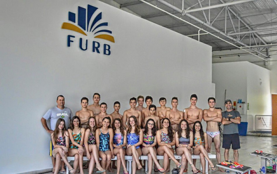 Natação de Blumenau conquista Troféu Eduardo Fischer na categoria júnior