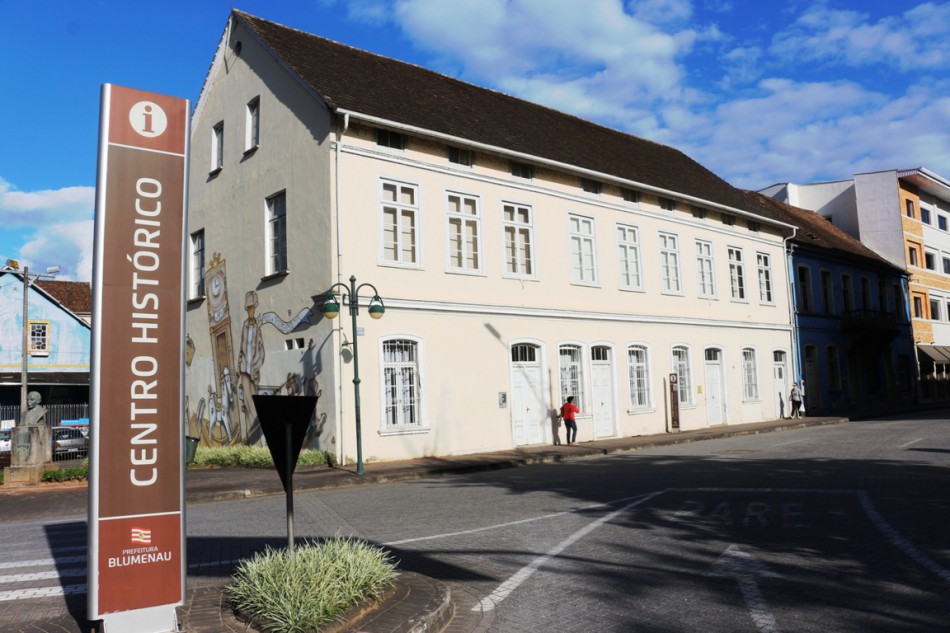 Prefeito sanciona duas novas leis para a área cultural