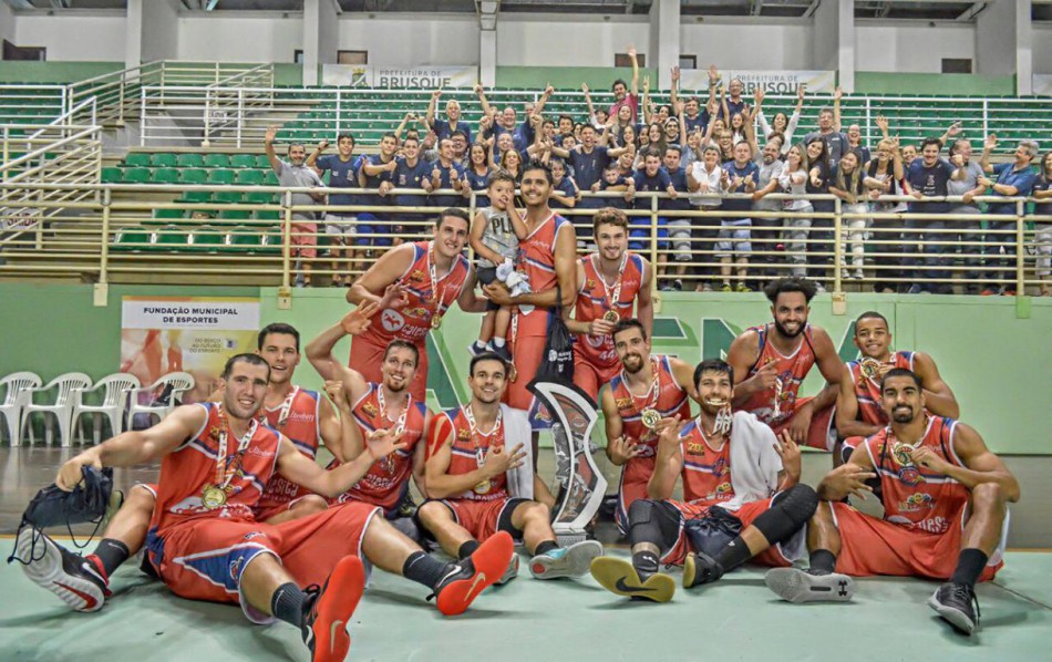 Basquete masculino conquista o título do Campeonato Catarinense