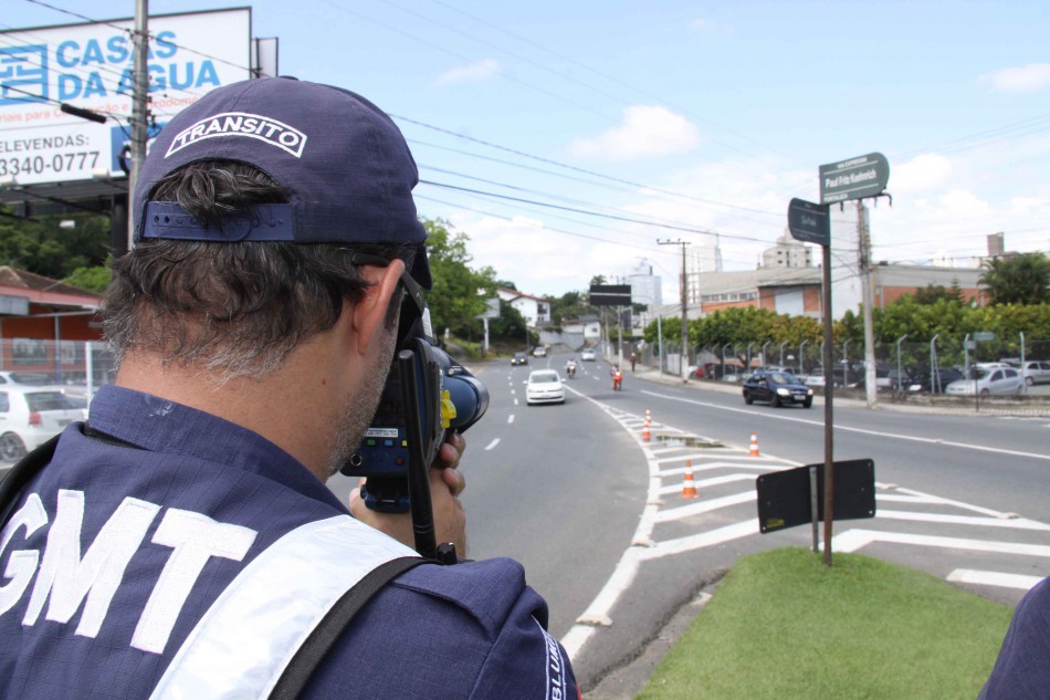 Confira as ruas que serão fiscalizadas com radares móveis