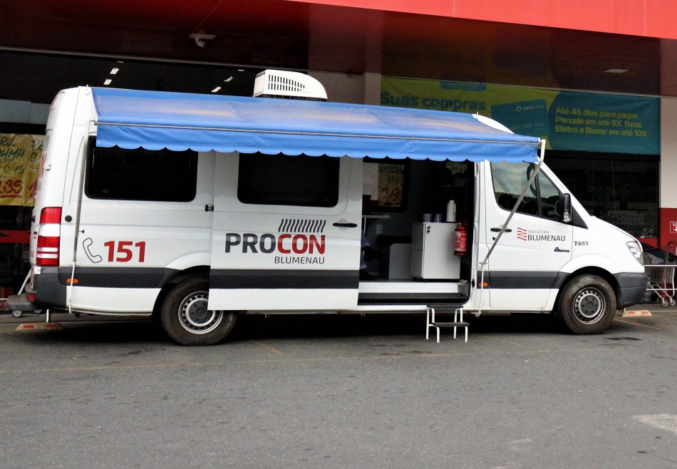 Procon participa com sua unidade móvel junto ao evento na Amaba no bairro Badenfurt