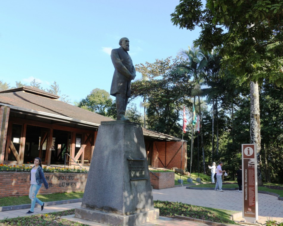 Festa dos 173 anos terá homenagem no Mausoléu