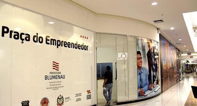 Praça do Empreendedor orienta empresas sobre exclusões do Simples Nacional