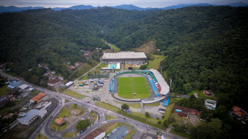 Aniversário de Blumenau terá jogo festivo com craques do futebol brasileiro e atividades esportivas gratuitas no Sesi