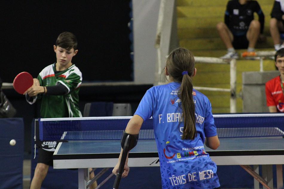 Blumenau recebe Jesc e Parajesc e estrutura do tênis de mesa é elogiada por atletas e técnicos